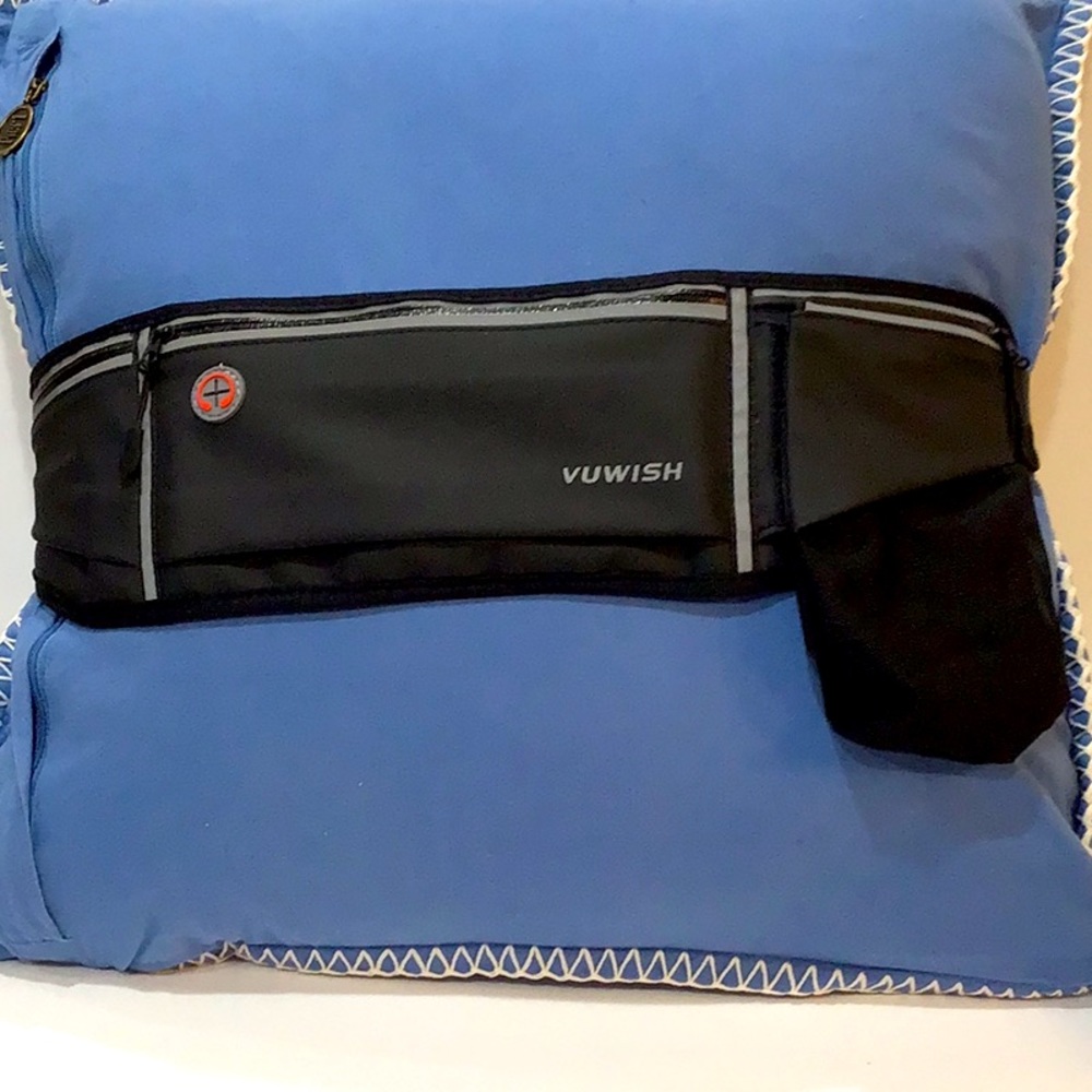 Unisex multiple pocket day pack money belt, like new